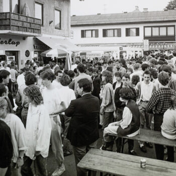 Viel los bei der Eröffnung im Jahr 1974.