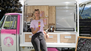 Lisa Wunder tourt in den Sommermonaten mit ihren selbst produzierten Eiskreationen durch das Land und denkt sich immer wieder Neues als kühle Erfrischung aus.