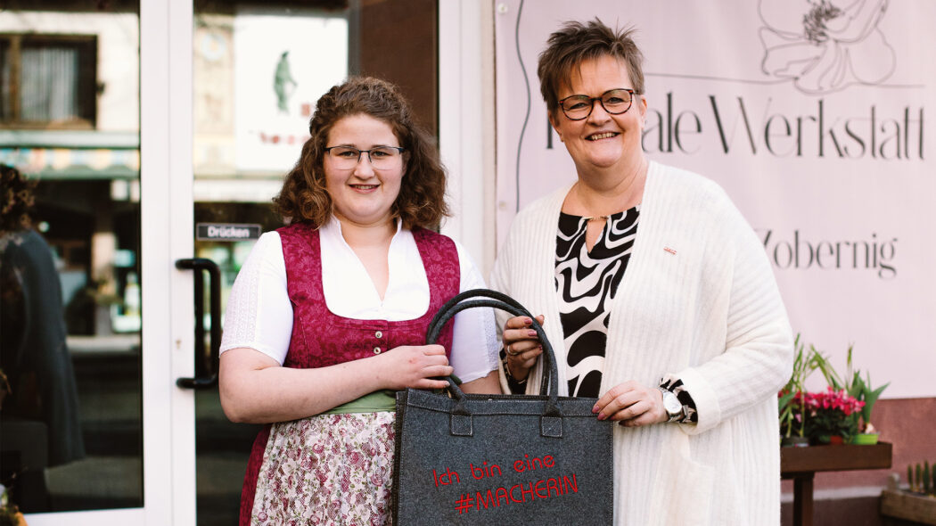 Elisabeth Zobernig (links) mit WK-Vizepräsidentin Astrid Legner, die der Unternehmerin zur Eröffnung ihrer „Floralen Werkstatt“ gratulierte.