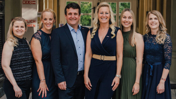 Das Gastgeber-Team: Jenny Stojec, Elisabeth Reichmann, Bezirksstellenobmann Gerhard Oswald, Bezirksstellenleiterin Diane Tiefenbacher, Sarah Pasterk und Nicole Sturm.