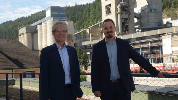 Geschäftsführer Lutz Weber und Florian Salzer, technischer Direktor der Alpacem Zement Austria.