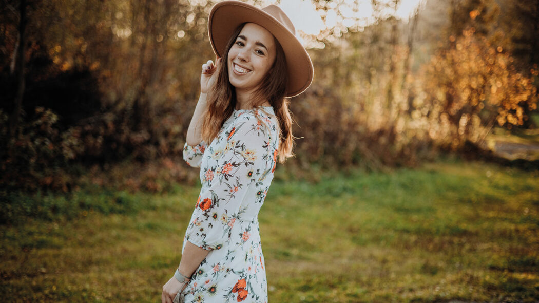 Antonia Baumgartner ist Fotografin und seit 2022 als toniandthecam auf Hochzeiten, Taufen und Events anzutreffen.