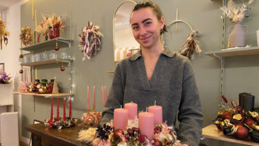 Tamara Eichner hat sich ihren Traum erfüllt und sich mit dem Flower Studio in Klagenfurt selbstständig 
gemacht. Passend zur Weihnachtszeit findet man hier ausgefallene Adventkränze.