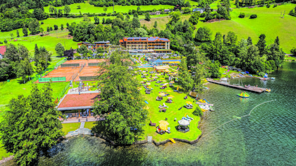 Kinder und Sport sind die Schwerpunkte, die das Hotel Brennseehof in Feld am See zu einer beliebten Urlaubsdestination machen. Gemütliche Stunden können die Gäste an der Bar  oder in der neuen Sauna „Seekino“  verbringen.